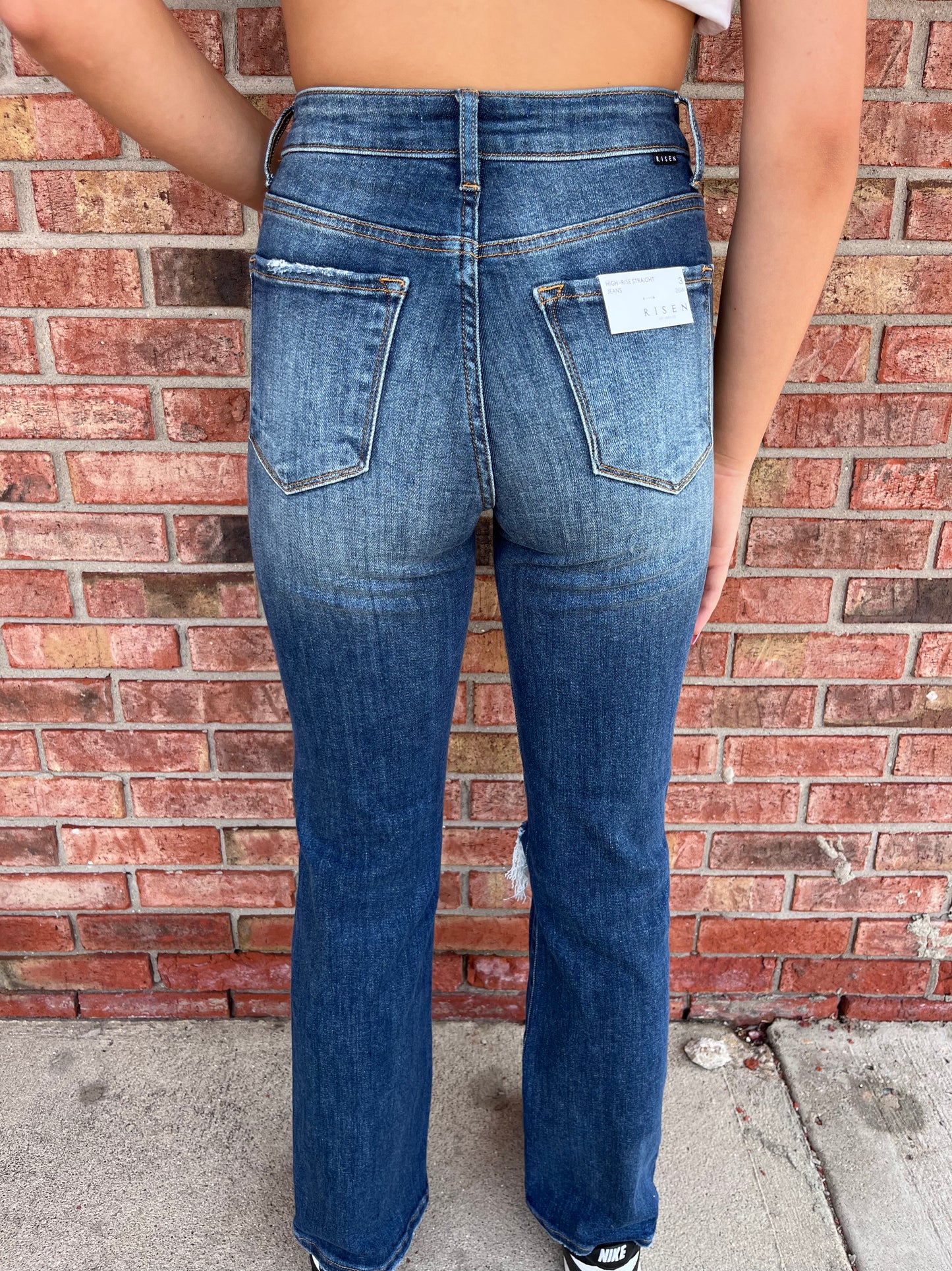 HIGH RISE DISTRESSED STRAIGHT JEAN